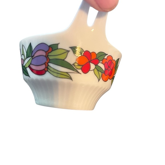 Kaiser MCM 1970s Modern Floral Creamer Unique Form - Picture 11 of 11